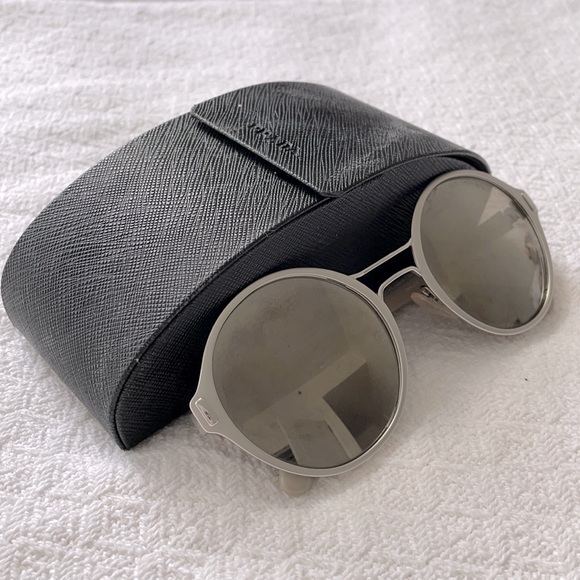 Prada round sunglasses - Picture 1 of 4